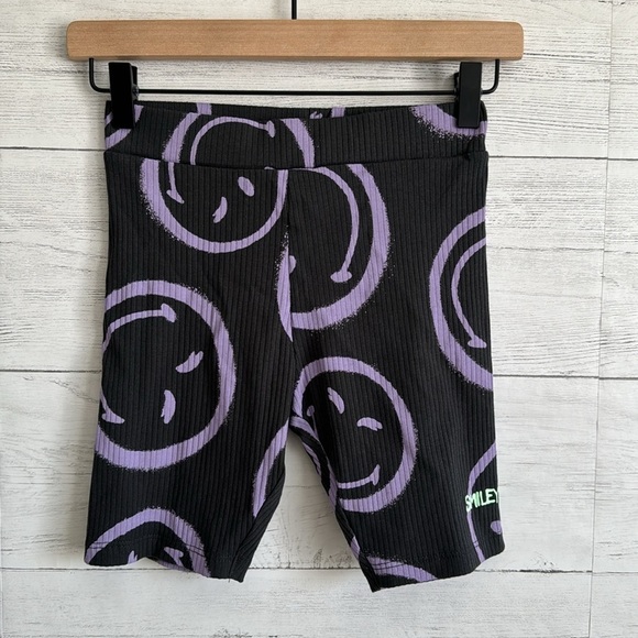 H & M Smiley World Smiles Tank and Biker Shorts - Picture 4 of 11